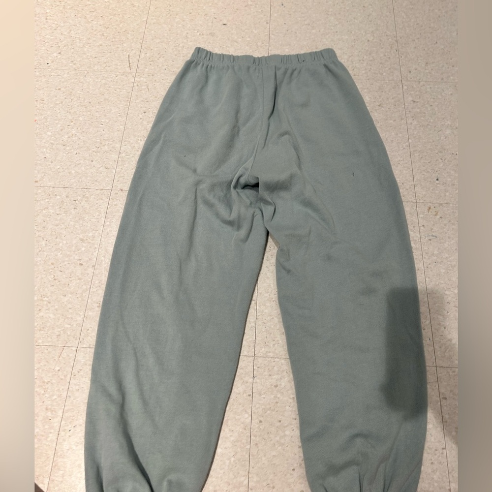 Green Sweats - Picture 3 of 5
